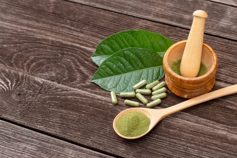 What are the potential risks or side effects associated with using kratom for ADHD management, and how can they be mitigated?